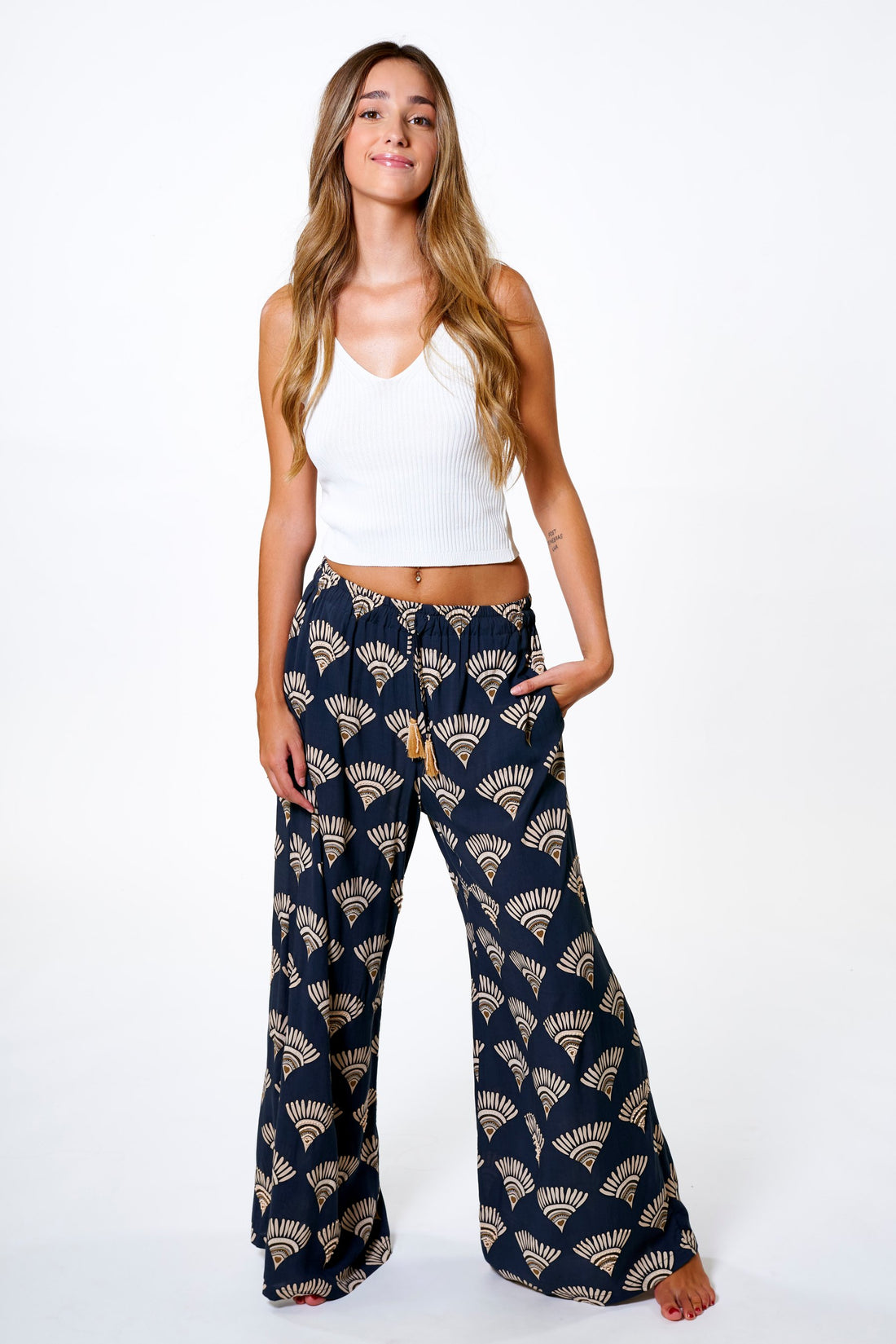 PANT MANUK AKARI